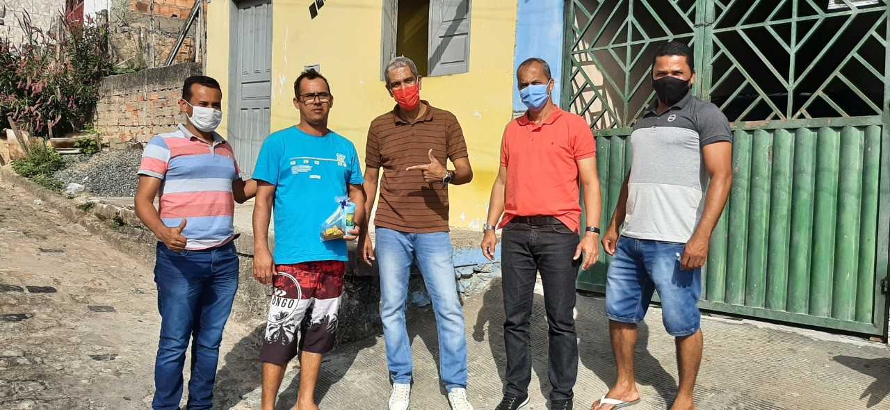 Camacã: Garis são homenageados em suas casas